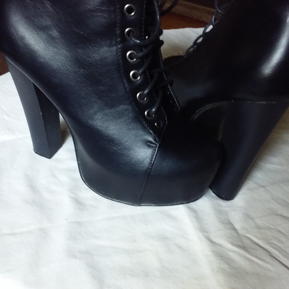 NEW Black Chunky Heel Booties